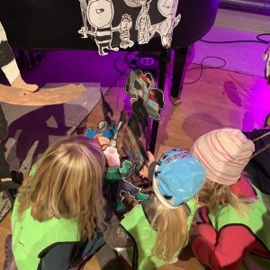 Opning av barnekunstutstillinga i Aasentunet desember 2021.