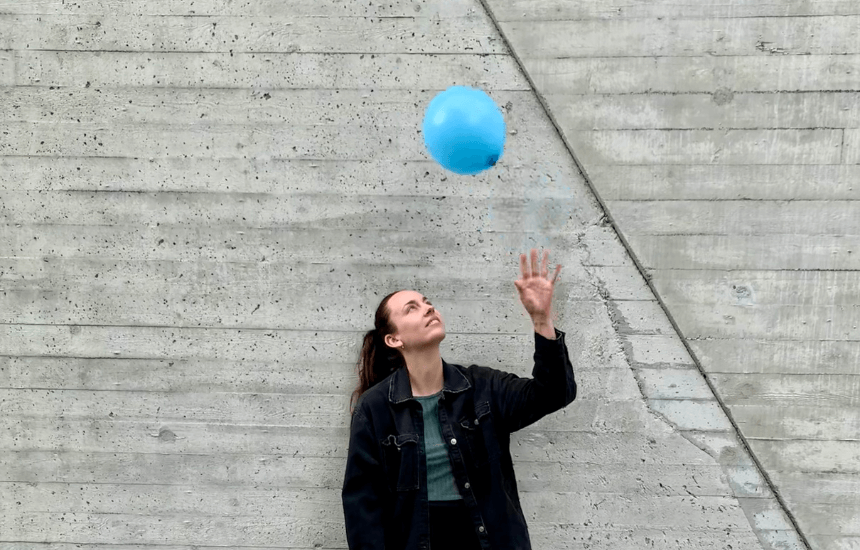 Ida Karin Aarflot Kornberg med blå ballong